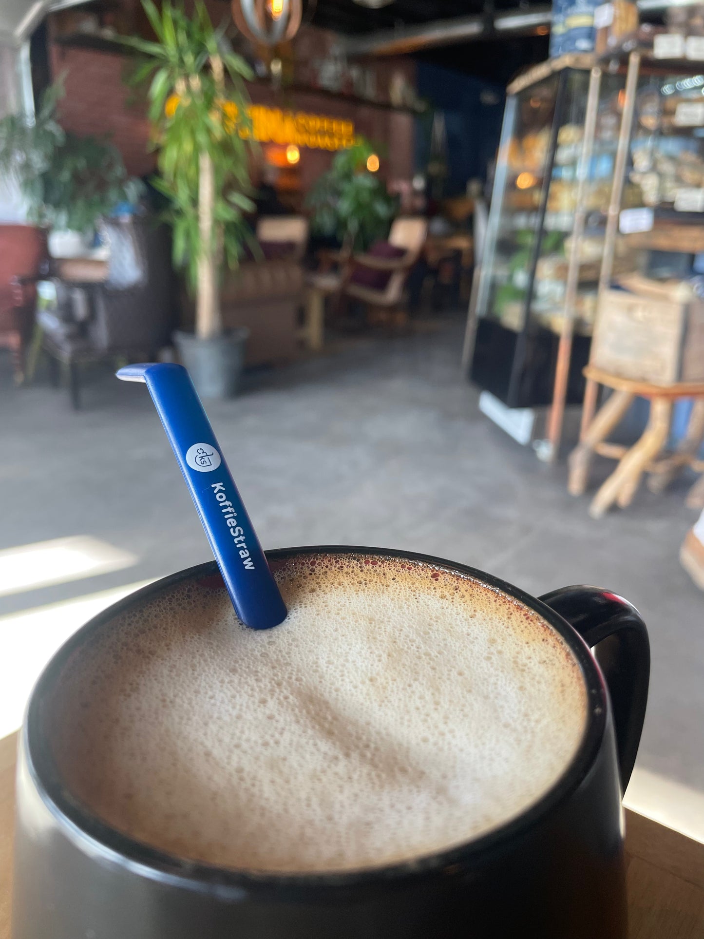 1-Pack of Navy 10" KoffieStraw & stainless steel cleaning brush in a home compostable packaging